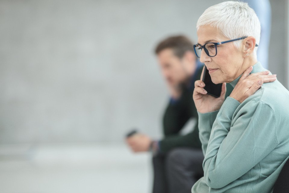 One-to-one phone consultation about a car deal